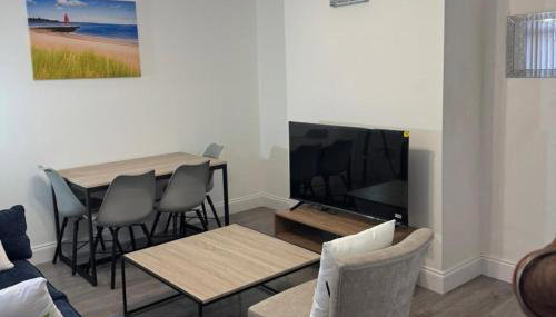 Bungalow - Sleeps 2 - Parking - Garden - Foto 5