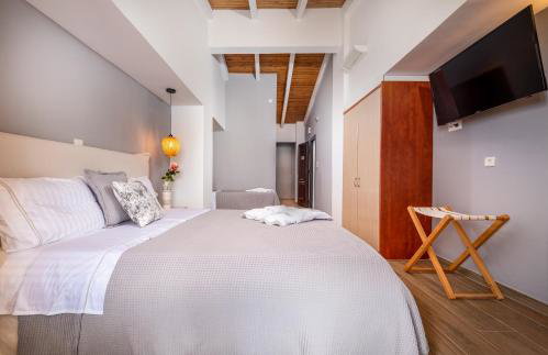 Trizonia Bay Hotel - Photo 26