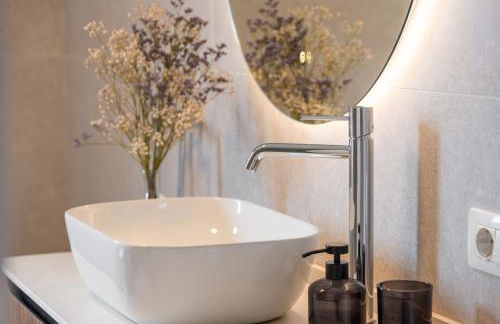 Frontline Beach Apt with Terrace - Foto 42