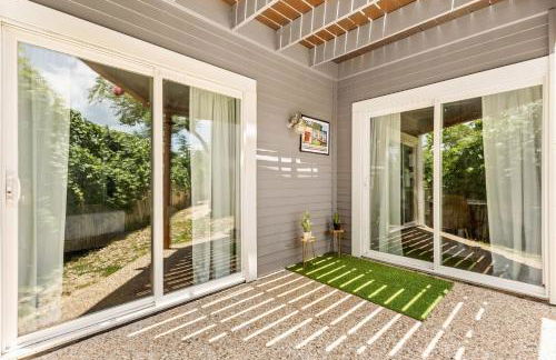 Serene SoCo Escape, Walk to Cafes and Free Parking - Photo 40