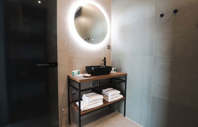 DISTRICT boutique - Photo 34