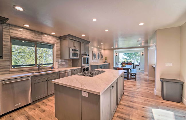 Hot Tub, Pool Table Luxe Reno Chalet with Mtn View! - Foto 77