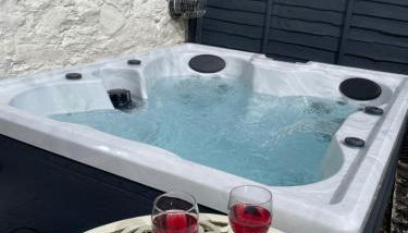 Cosy River Cottage in Brecon with a Hot Tub & Fireplace - Foto 4