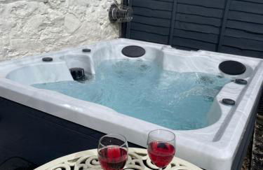 Cosy River Cottage in Brecon with a Hot Tub & Fireplace - Foto 4