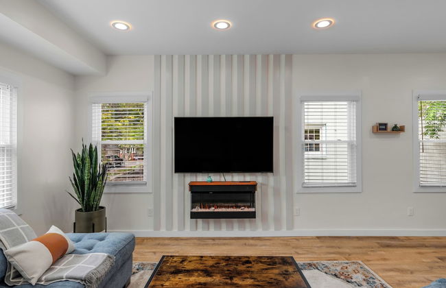 Stylish 4BR Haven Backyard and Fire Pit - Foto 26