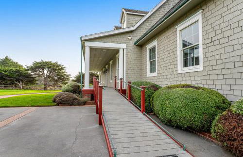 Oceantfront Estate with Luxury Kitchen & Game Room - Photo 39