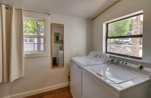 Charming Mountain Home Retreat Walk to Marina! - Foto 11