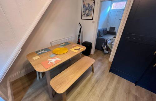 Altrincham House - 2BR - Sleeps 6 - WiFi - Parking - Foto 15