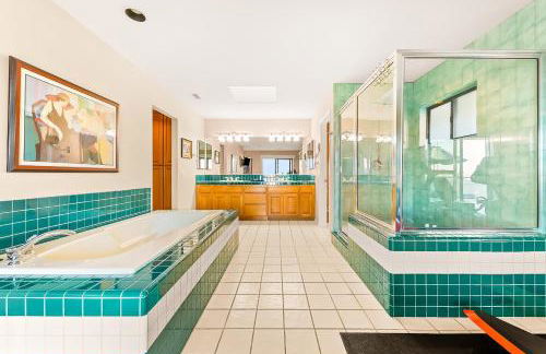 Spacious Beautiful Home with Stunning Bay Views - Foto 47