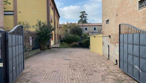 Interno 8 appartamento con box auto privato gratuito - Photo 4