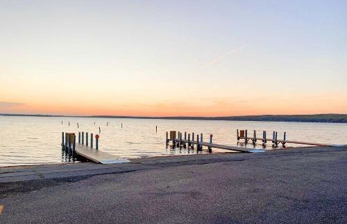 Higgins Lake Retreat - Hike, Swim, Relax! - Foto 29