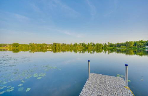 Lakefront Birchwood House with Deck and Fire Pit! - Foto 35