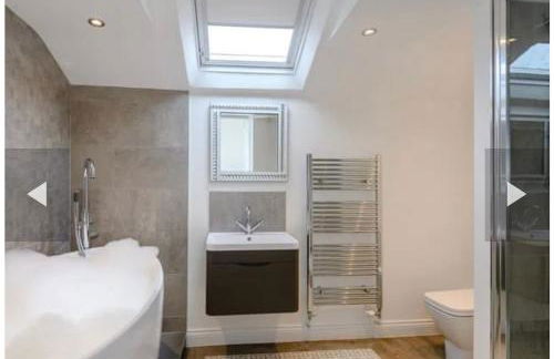 West Cottage. Central, beautiful, 2 mins to beach. - Foto 19