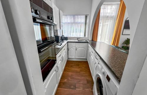 Stylish House Near Hospital with Free Parking - Foto 20
