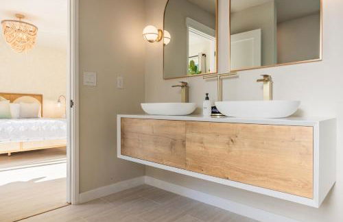 @ Marbella Lane - Vibrant & Chic Designer Home - Photo 42