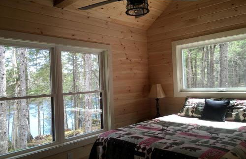 Secluded, Dog-Friendly Lakefront Cabin on Pristine Lake, Maine, for Wonderfully Romantic Getaways to Nature - Foto 18