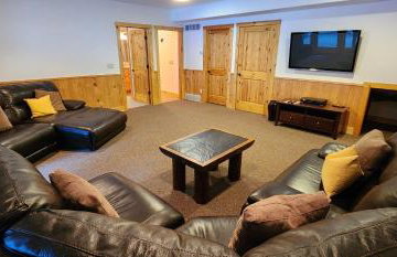 Sundance Spacious Vaulted Ceiling cabin, Hot tub, huge lawn - Foto 49