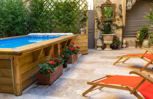 CHAMPAGNE HOUSE- Oasis de luxe & de charme - coeur de ville - 10-12 pers - piscine, cuisine d'été, patio, bar & piano - Foto 69
