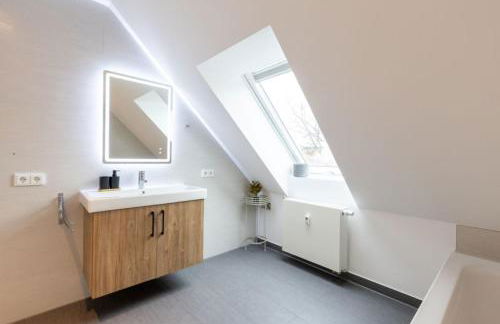 Modern Kudamm Luxury Home with 2 kitches - Foto 28