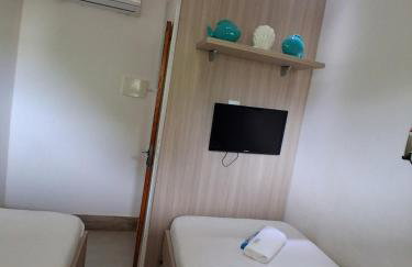 Flat Mar 2 quartos a 400m da PRAIA DO FORTE A 150m da travessia para a ILHA DO JAPONÊS dentro do polo Gastronômico da Passagem Cabo Frio - Foto 49