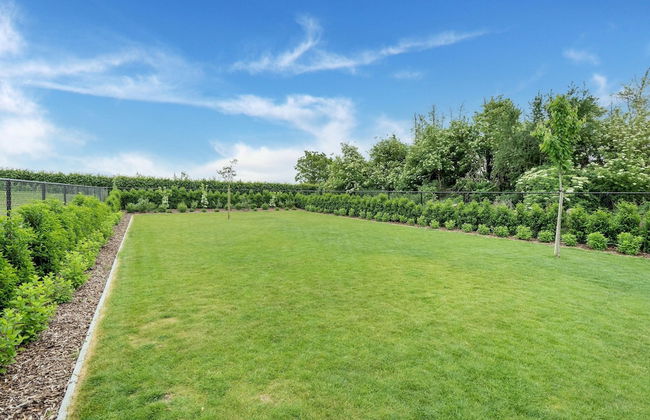 Spacious Family Holiday Home - Photo 8