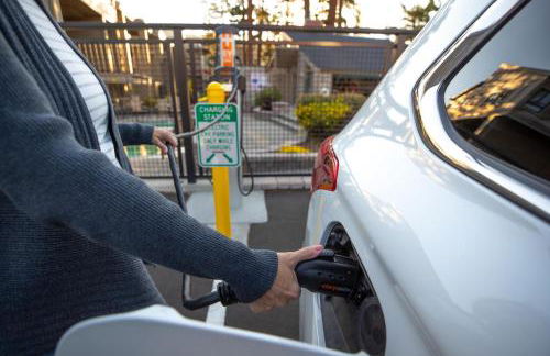 Spacious 3 Bed 3 Bath Condo with Pool - Foto 51