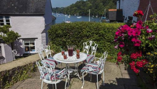 Holly Cottage - characterful cottage a stones throw from river Dart with front & back patios - Foto 3