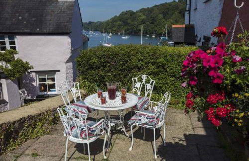 Holly Cottage - characterful cottage a stones throw from river Dart with front & back patios - Foto 3