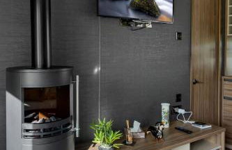 Peaceful Lake Retreat - Fishing Lakes, Heated Outdoor Swimming Pool 500yrds on Sister Park , Pool Open April to September - Foto 10