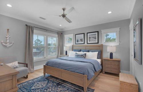 Golf Cart, 3 King Beds, Covered Rooftop Area, Half Mile to Beach! - Foto 27