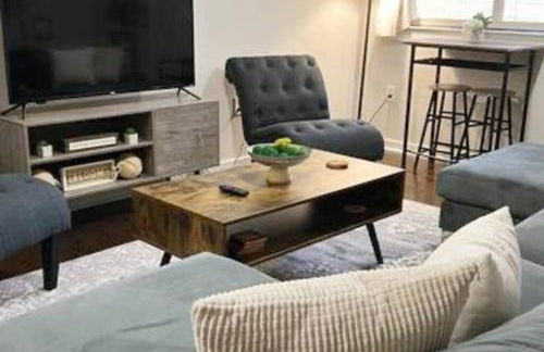 Studio Townhouse in Uptown King Bed-Wi-Fi-Full Kitchen- Washer & Dryer - Foto 20