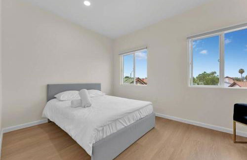 Urban Retreat Fun Relax Self Check-In Hot Tub Foosball Fire Pit Cornhole - Photo 16