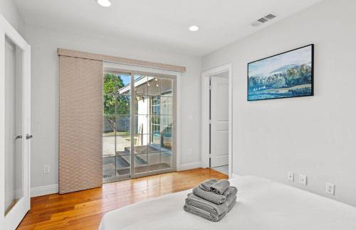 Luxury Estate with Sparkling Pool & Elegant Amenities - Foto 130