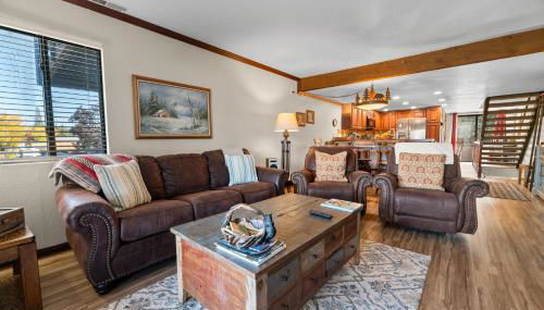 Shores Lakefront Condo - Walk to Village, Lake Views, Deck with BBQ - Foto 5