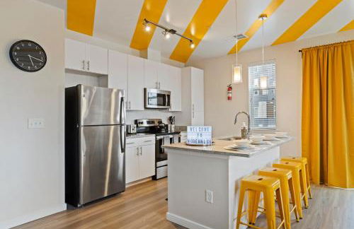 Modern Home 2BR 2BA Free Off-Street Parking & Wifi - Foto 1