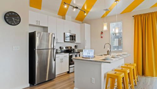 Modern Home 2BR 2BA Free Off-Street Parking & Wifi - Foto 1