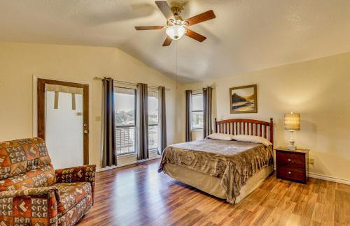 Pool and Game Room Waterfront Harlingen Home - Foto 28