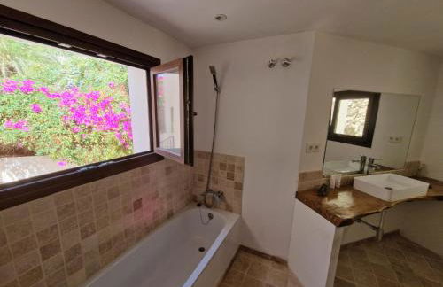 Habitación doble con baño grande privado en piso compartido - Photo 9