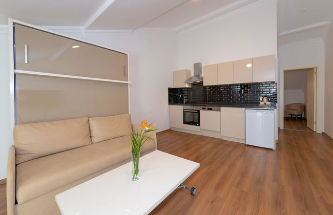 Joy Suites - Photo 52