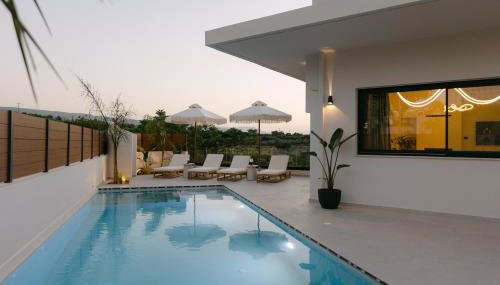 Emerald Harmony Villa with Private Pool & Jacuzzi - Photo 4, sunbed
