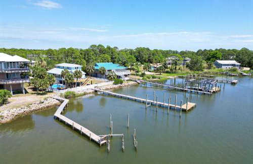 Spacious house- Deep Water Dock Pool Golf Cart Rental available - Foto 62