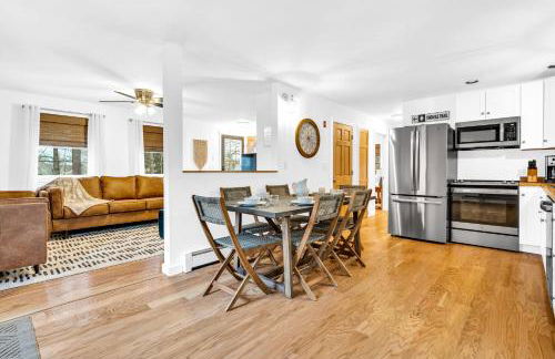 Thomas Trail - Game Room, Fire Pit, 1 min to Ski Mountain & Shared Beach! - Foto 10