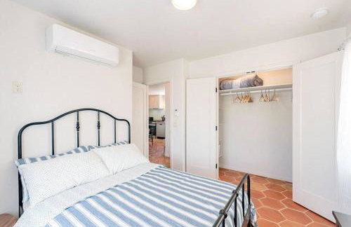 Cute & Cozy 2BR 1BA Adobe w Firepit Near UA & UMC - Foto 3