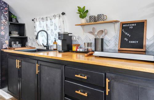 Flight of Fancy Vintage Airstream Rental - Foto 11