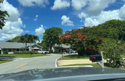 Entire Single Family home 3 bed 2 bath in water front big cozy back yard view - Foto 15