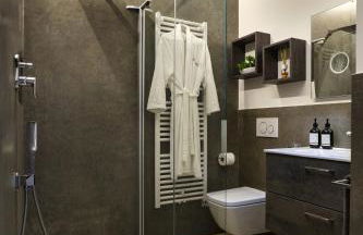 SalvatoreHomes - Luxurious Dreamview Waterfront Apartment in Torri del Benaco with Pool - Casa Azura - a 5 Star Luxury Collection at Lake Garda - Foto 33