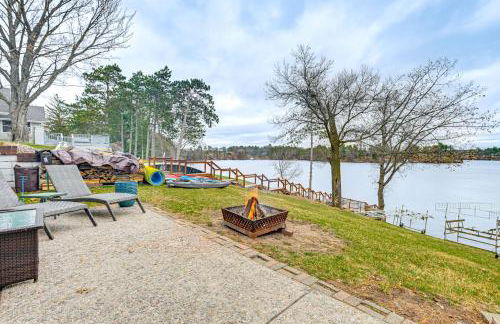 Dock, Deck and View Lakefront Chippewa Falls Studio - Foto 19