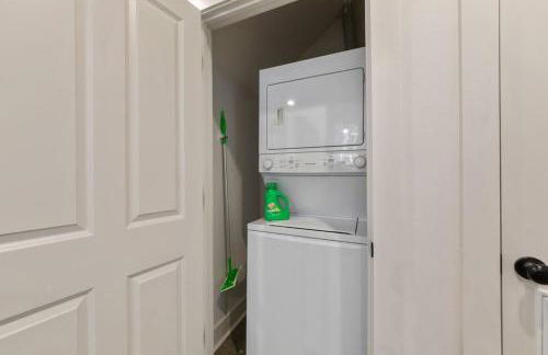 Teche House KING Bed Luxury Getaway Fast WiFi - Foto 25