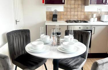 City Centre House - Pet Friendly - Free Parking - 2 Bedroom - Large Garden - Foto 14