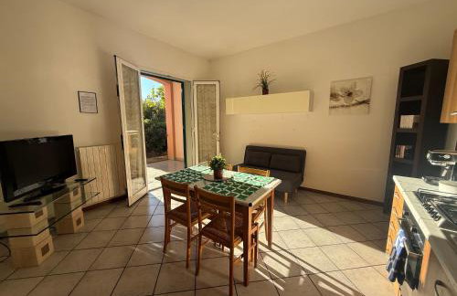 Relax con terrazza giardino e posto auto - Photo 3